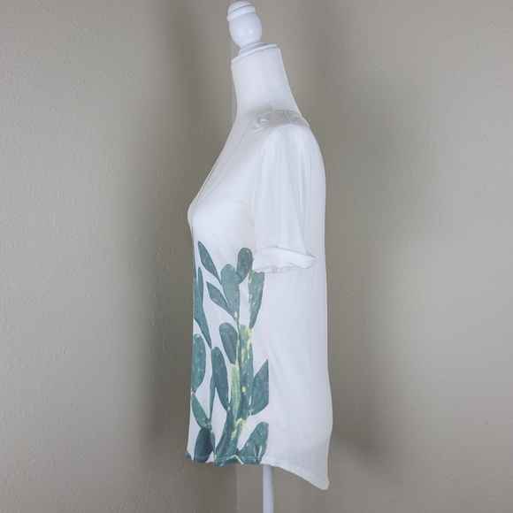 Lululemon high low t-shirt Size 4 white and green cactus short sleeve v-neckline - Picture 2 of 12